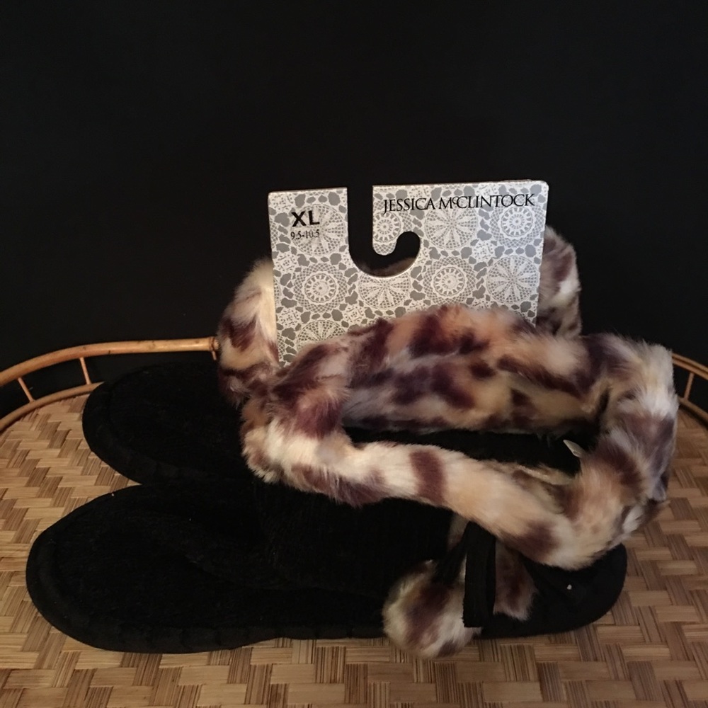 NWT blk chenille bootie slippers, faux fur trim